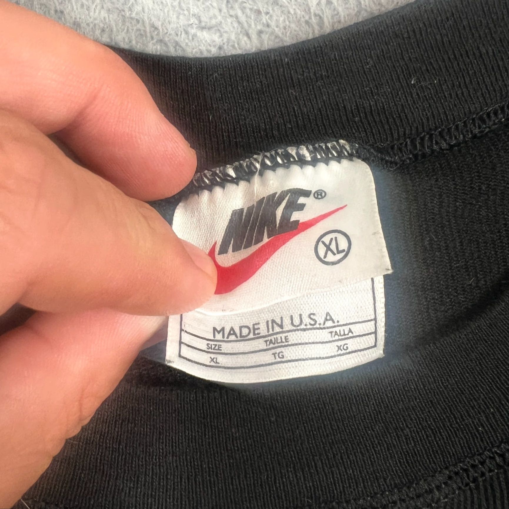 Nike VINTAGE Nike Shirt XL Black Heavy Knit 90s Swoosh Tee Mens Size US XL / EU 56 / 4 - 4 Thumbnail
