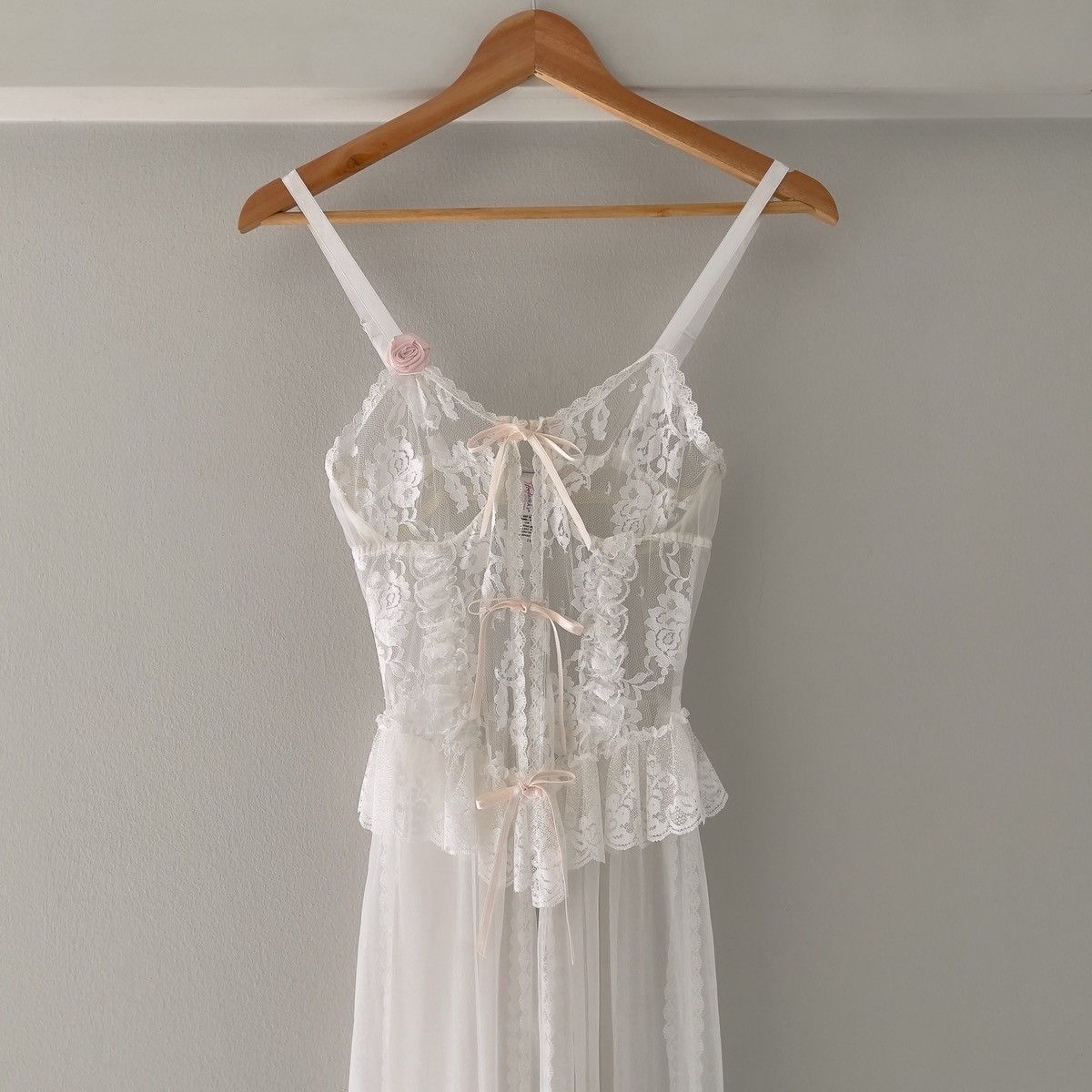 Other Frederick’s of Hollywood 90s White Lace Lingerie Gown (XS–M) Size M / US 6-8 / IT 42-44 - 19 Thumbnail