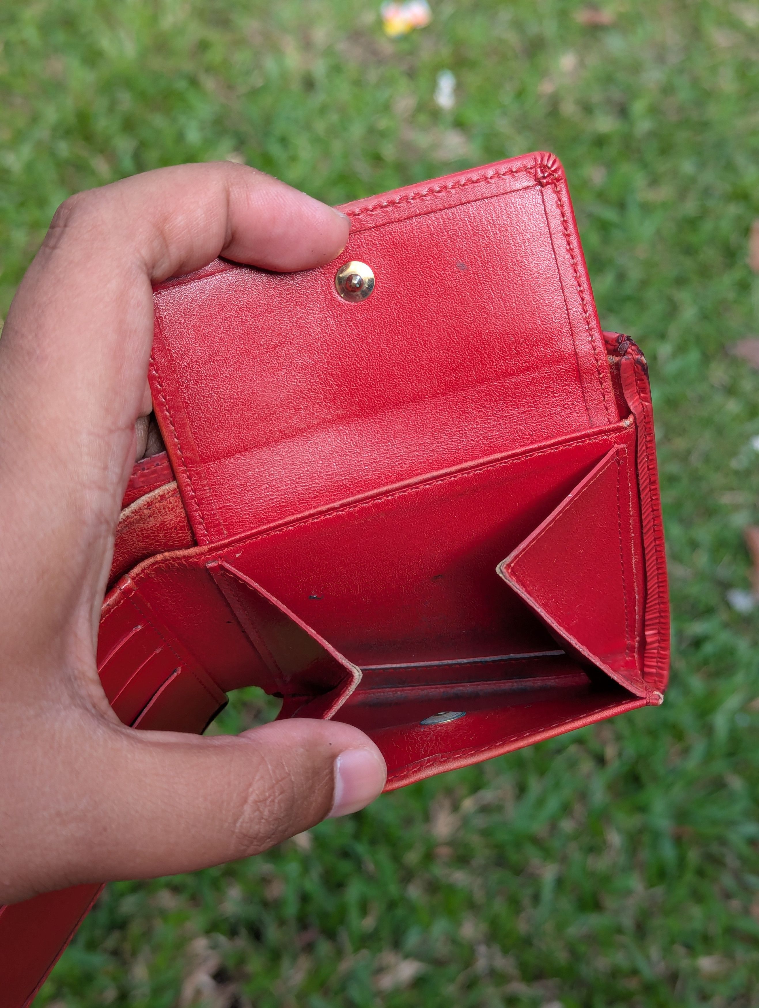 Louis Vuitton 🔥FREE SHIPPING🔥Louis Vuitton Bi-fold Wallet Epi Leather Size ONE SIZE - 10 Thumbnail