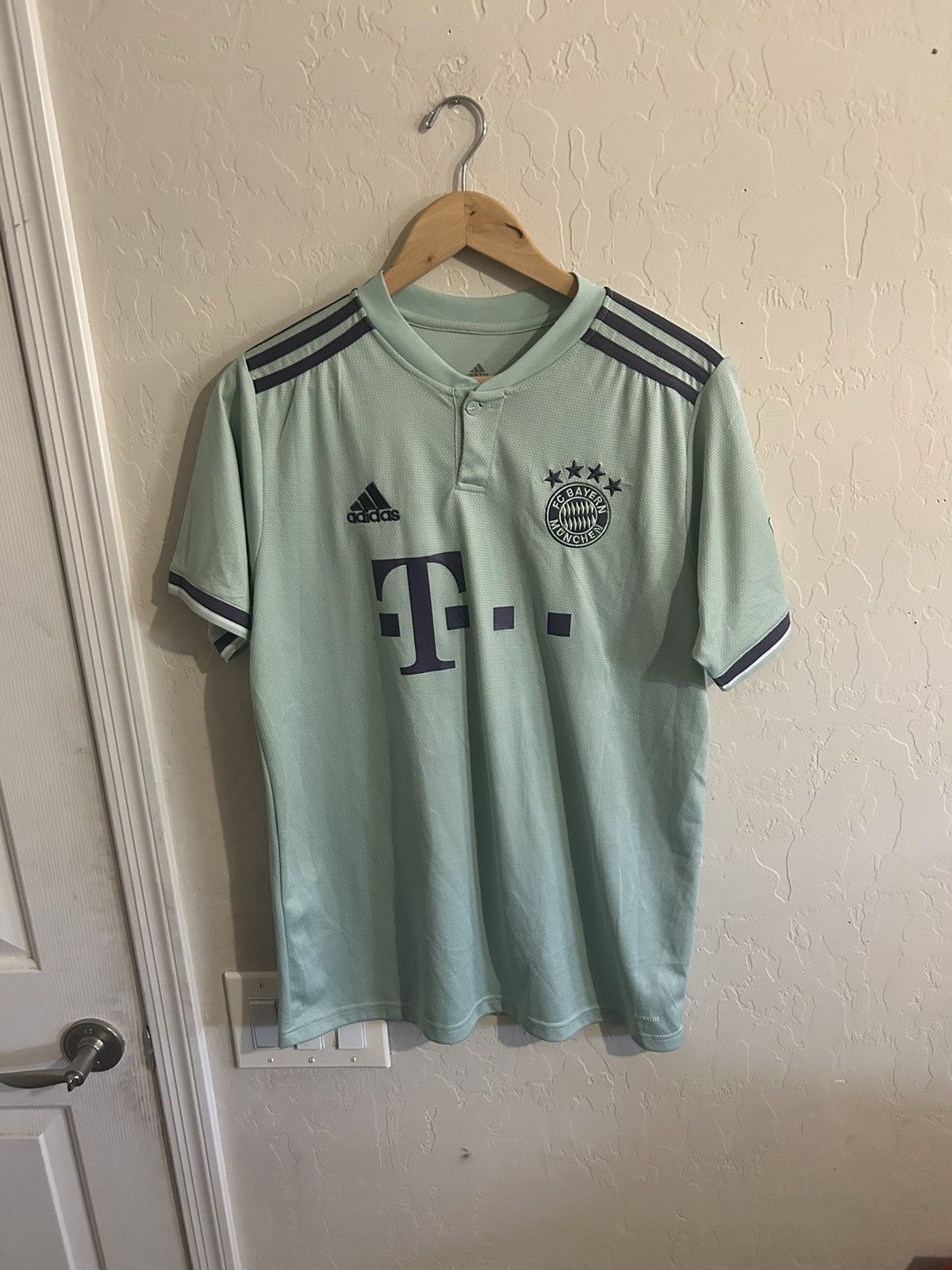 Adidas Bayern Munich Away Jersey 2018 2019 NWT Size US S / EU 44-46 / 1 - 5 Thumbnail