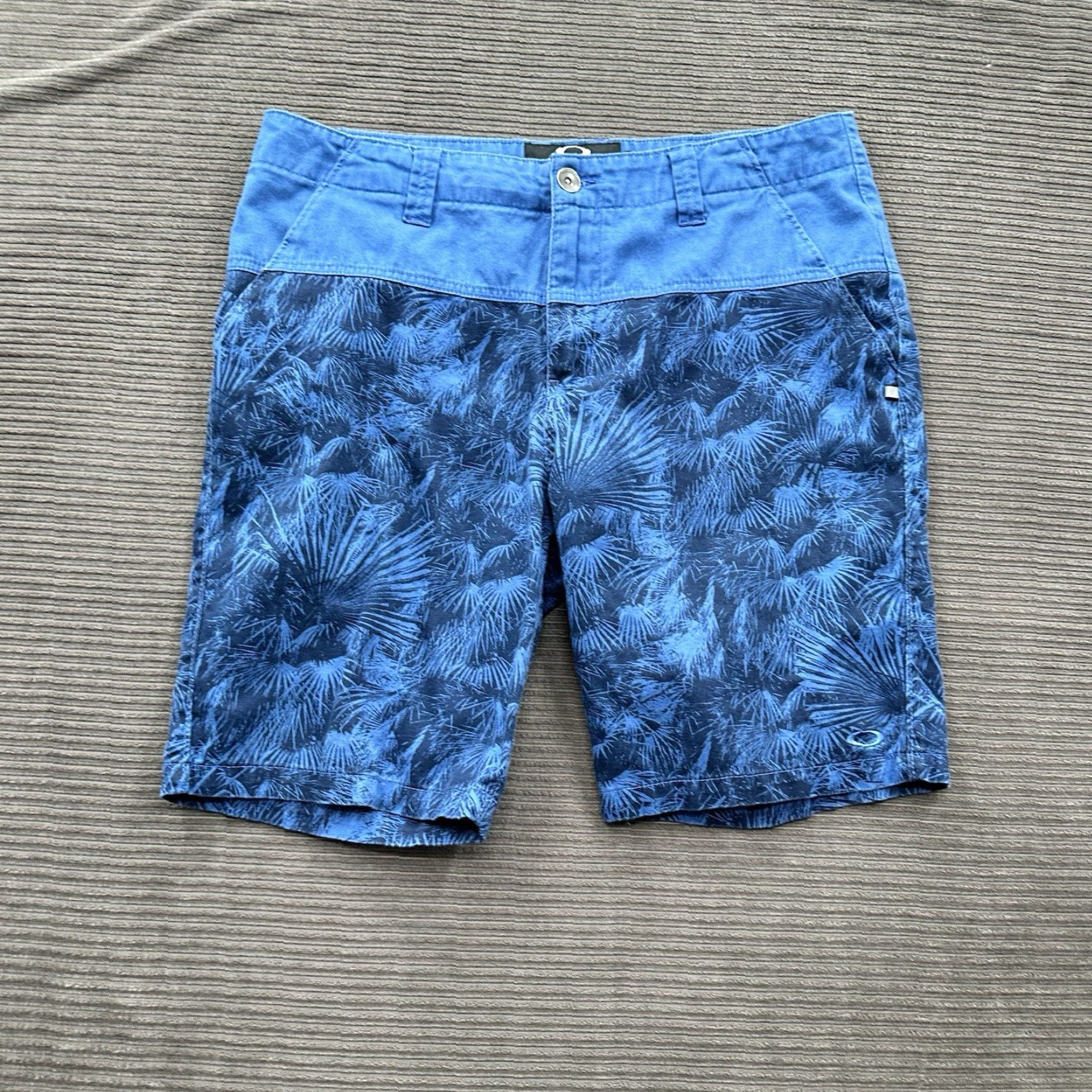 Oakley Oakley Shorts Men 34 Blue Floral Print Outdoors Swimming Weekend Vacation Casual Beach Outdoor Logo 34 Regular Men Fillers? Size US 34 / EU 50 - 2 Thumbnail