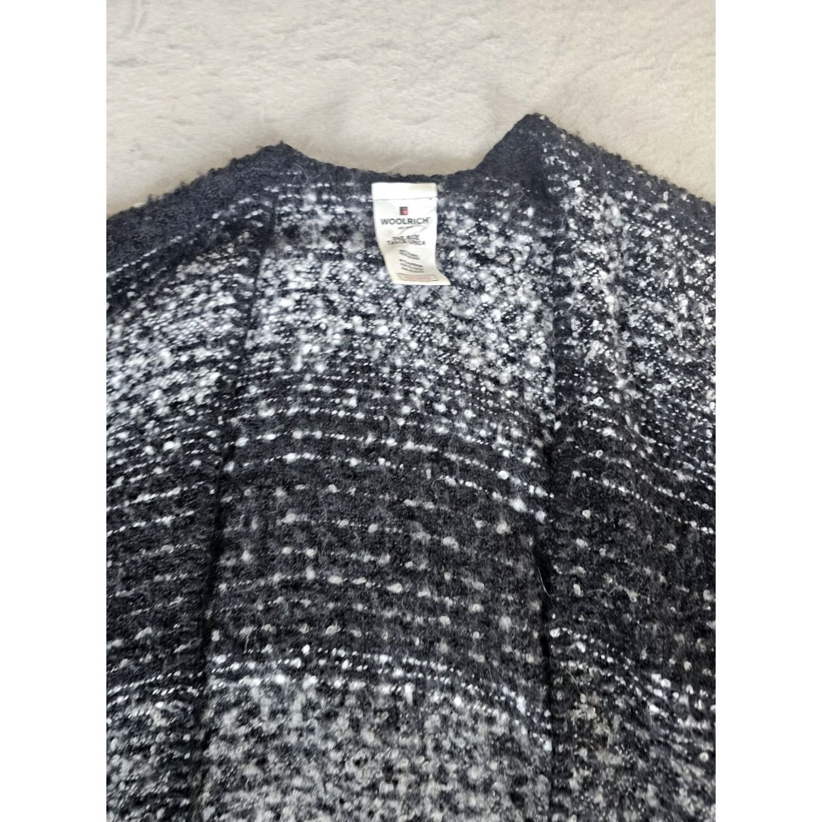 Vintage VINTAGE Woolrich Shawl Cape Wrap One Size Black & Gray Ombre Striped Polyester Women Size ONE SIZE - 3 Thumbnail