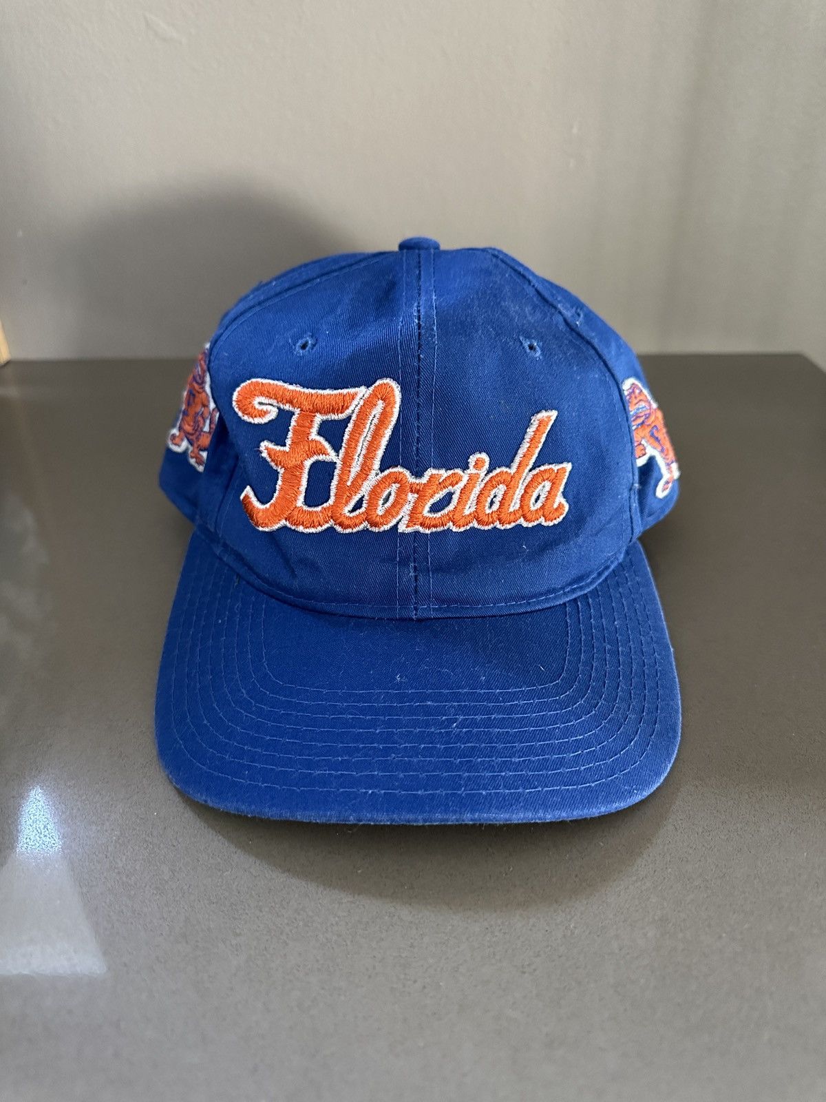 UNIVERSITY OF FLORIDA GATORS VINTAGE 1990'S THE GAME SNAPBACK