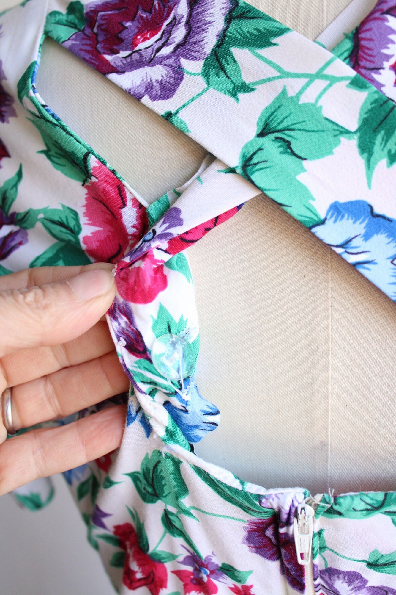 Vintage Vintage 1980's Dress with Pockets, Tareti Howard Levi Floral Size L / US 10 / IT 46 - 10 Thumbnail