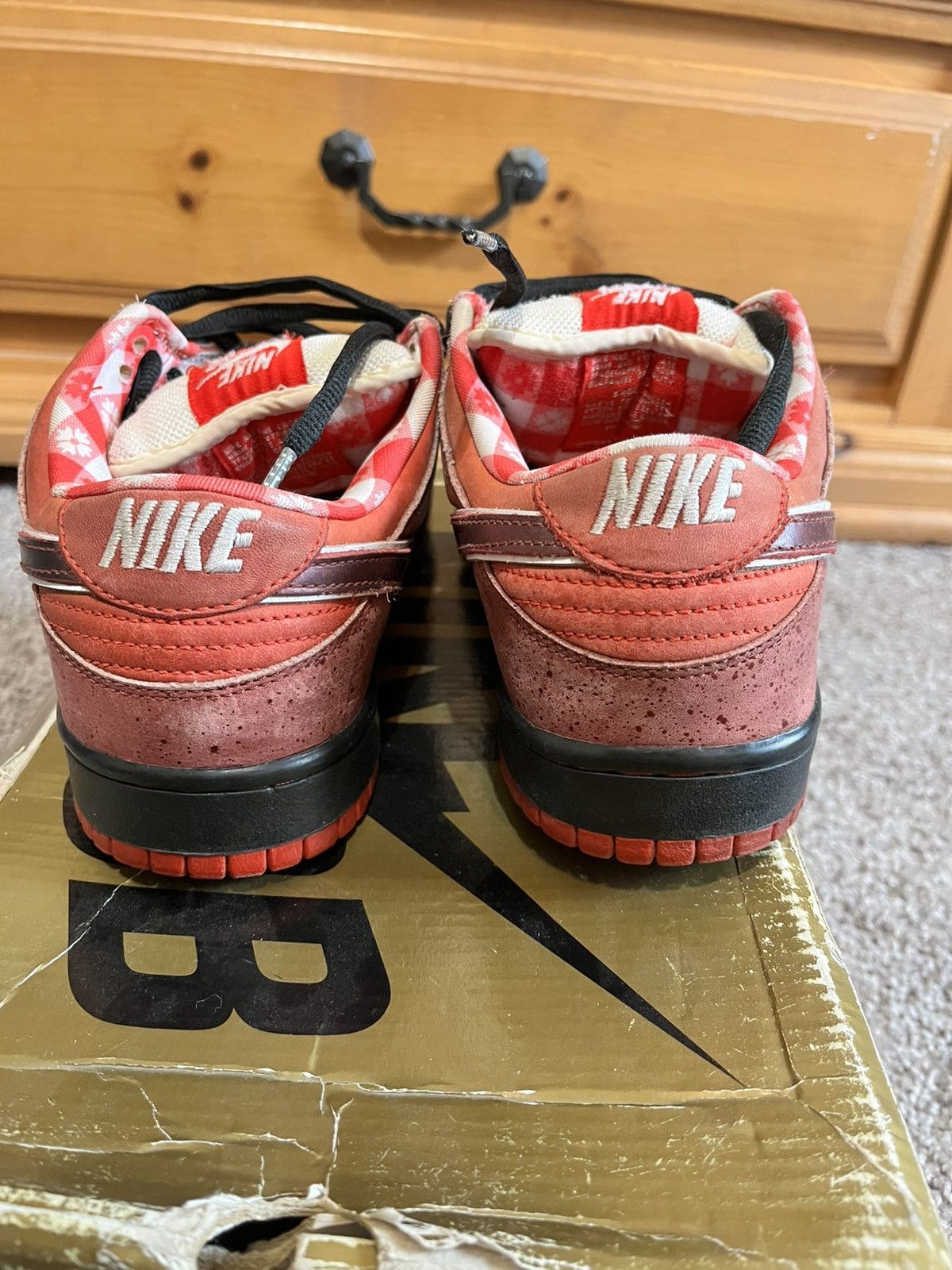 Nike SB Dunk Red Lobster size 9.5 Size US 9.5 / EU 42-43 - 4 Thumbnail