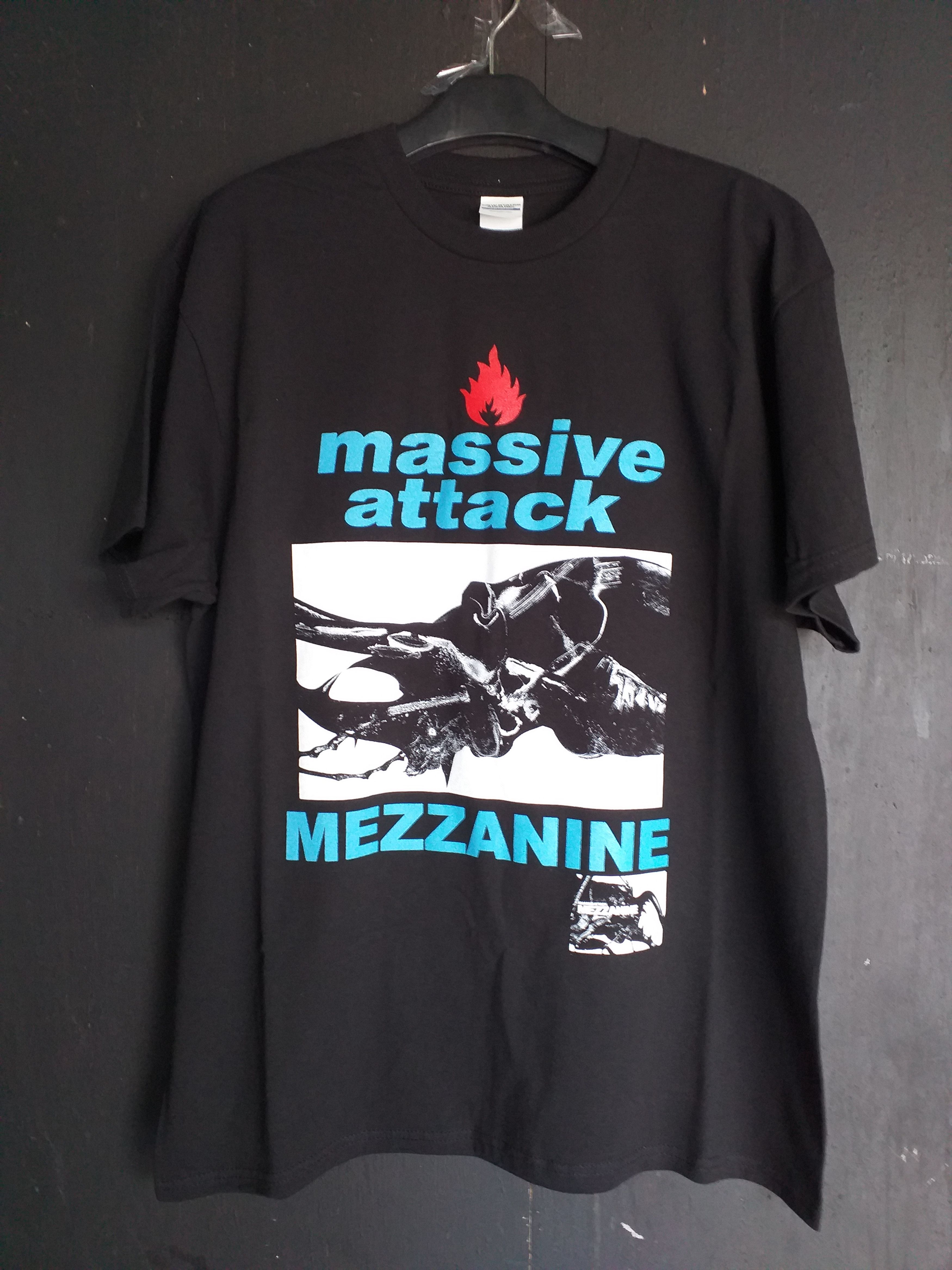 Band Tees Massive Attack Mezzanine Tour T shirt Size US XL / EU 56 / 4 - 1 Thumbnail