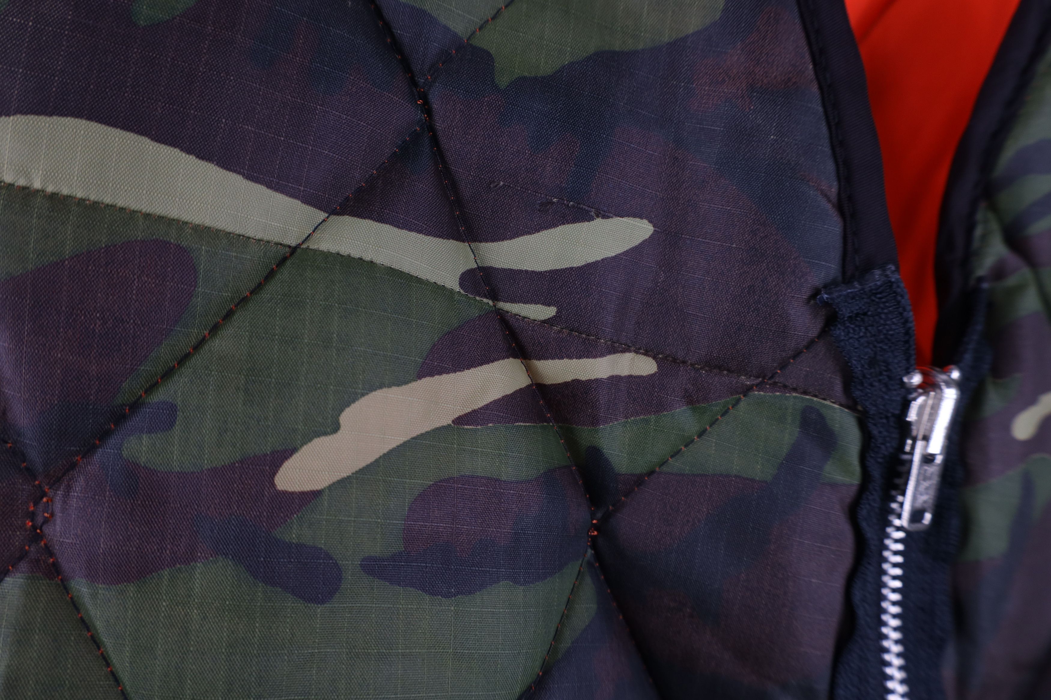 Vintage Vintage 70s Streetwear Reversible Camouflage Puffer Vest Size US L / EU 52-54 / 3 - 5 Thumbnail