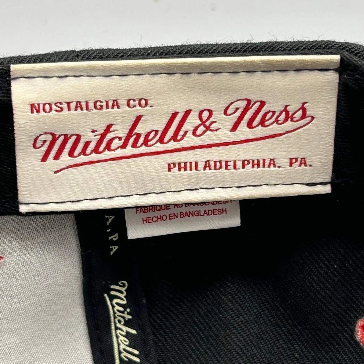 Mitchell & Ness Chicago Bulls NBA Hat Men Black Red Snap Back Cap Size ONE SIZE - 4 Thumbnail