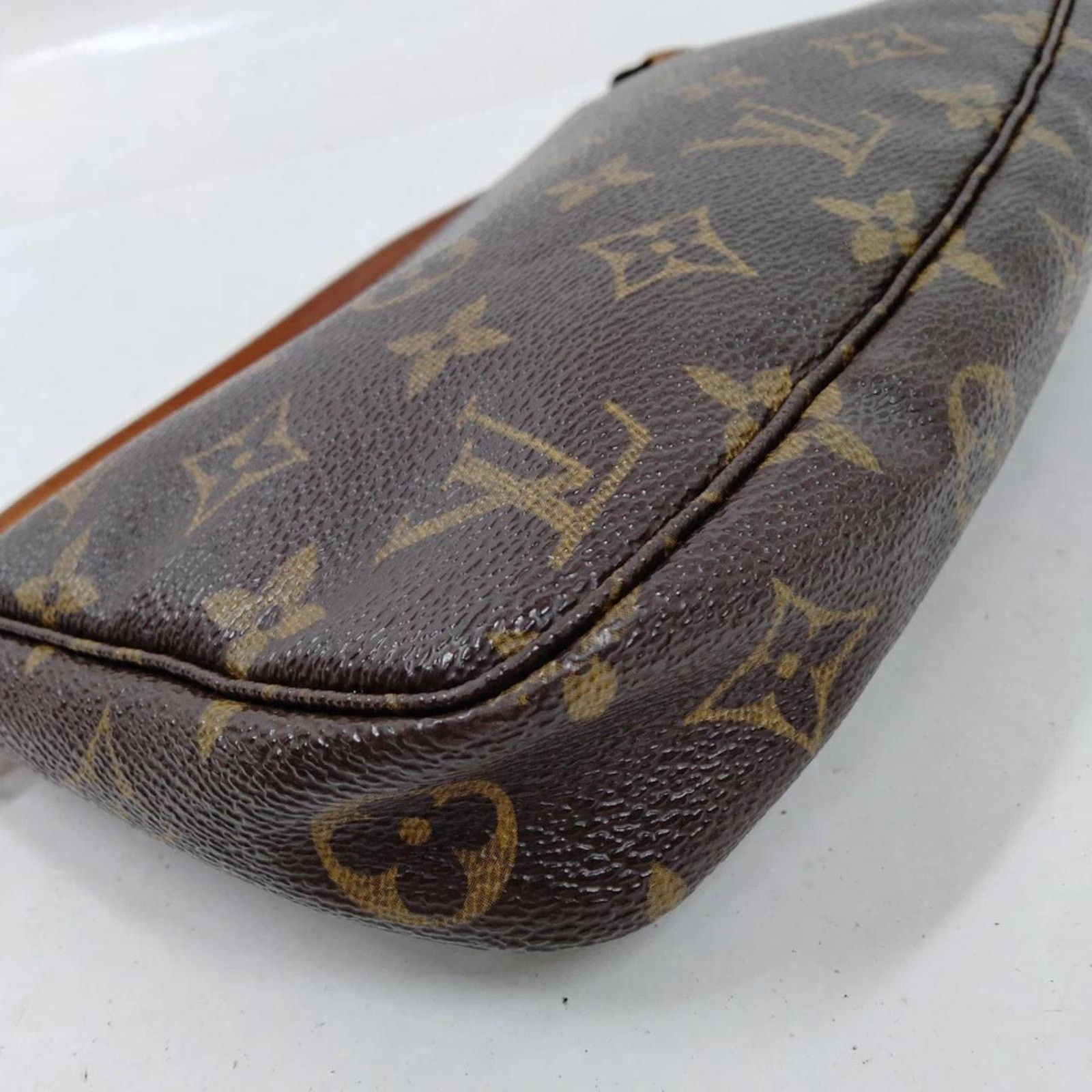Louis Vuitton Authentic louis vuitton lv m51980 Size ONE SIZE - 5 Thumbnail