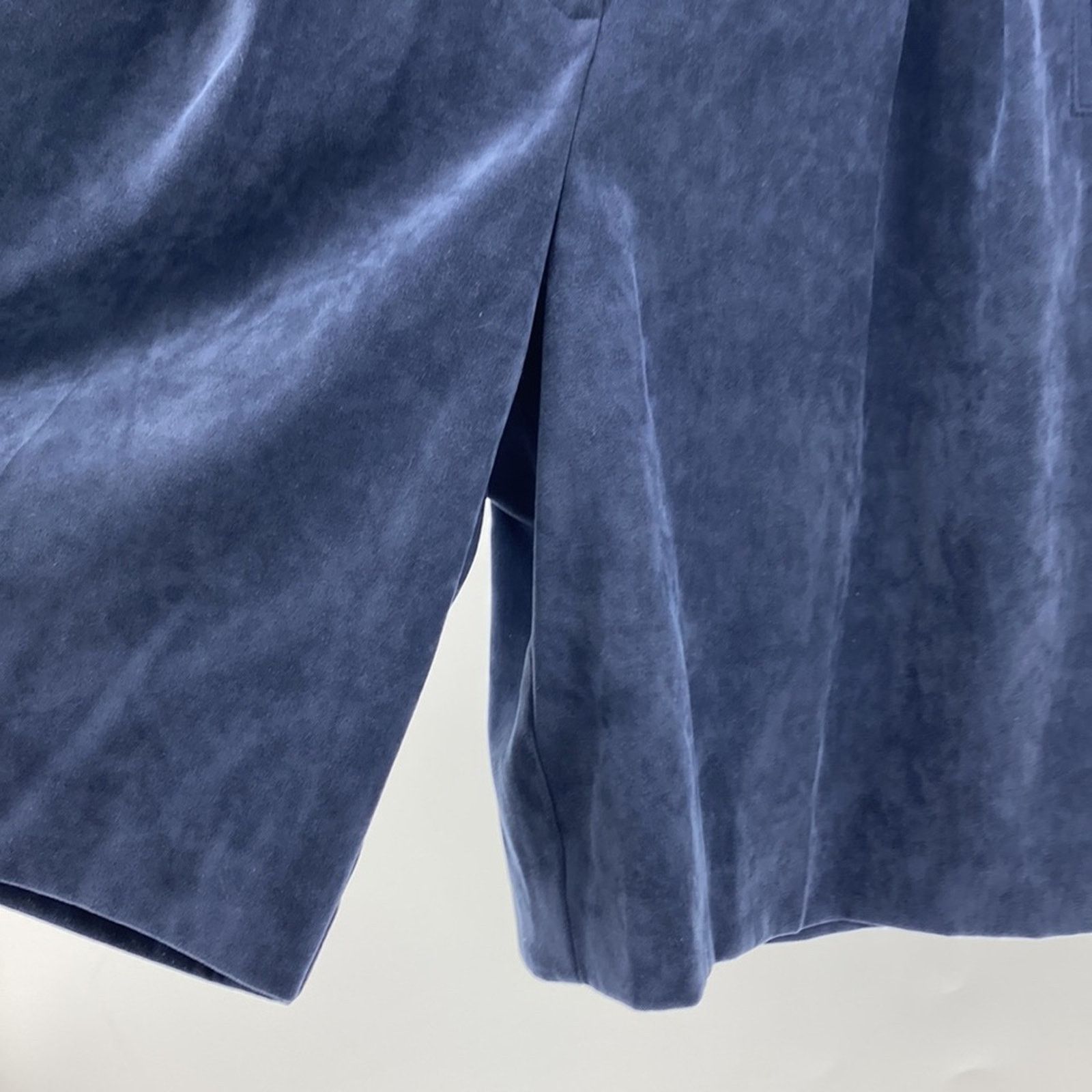Vintage Vintage Liz Claiborne HIGH RISE PLEATED SHORT faux suede Size 25" / US 0 / IT 36 - 4 Thumbnail