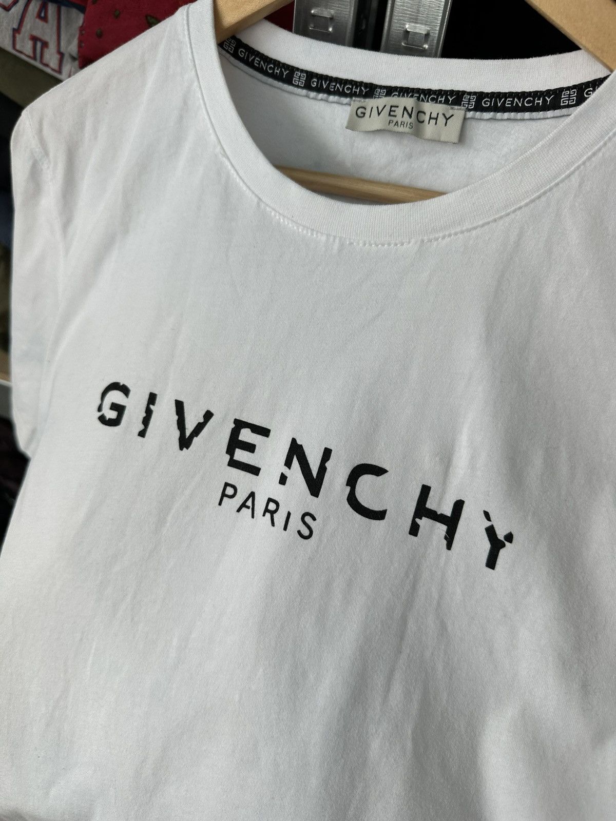 Givenchy Givenchy Paris T-Shirt Centre Logo White Luxury Tee Size L Size US L / EU 52-54 / 3 - 5 Thumbnail