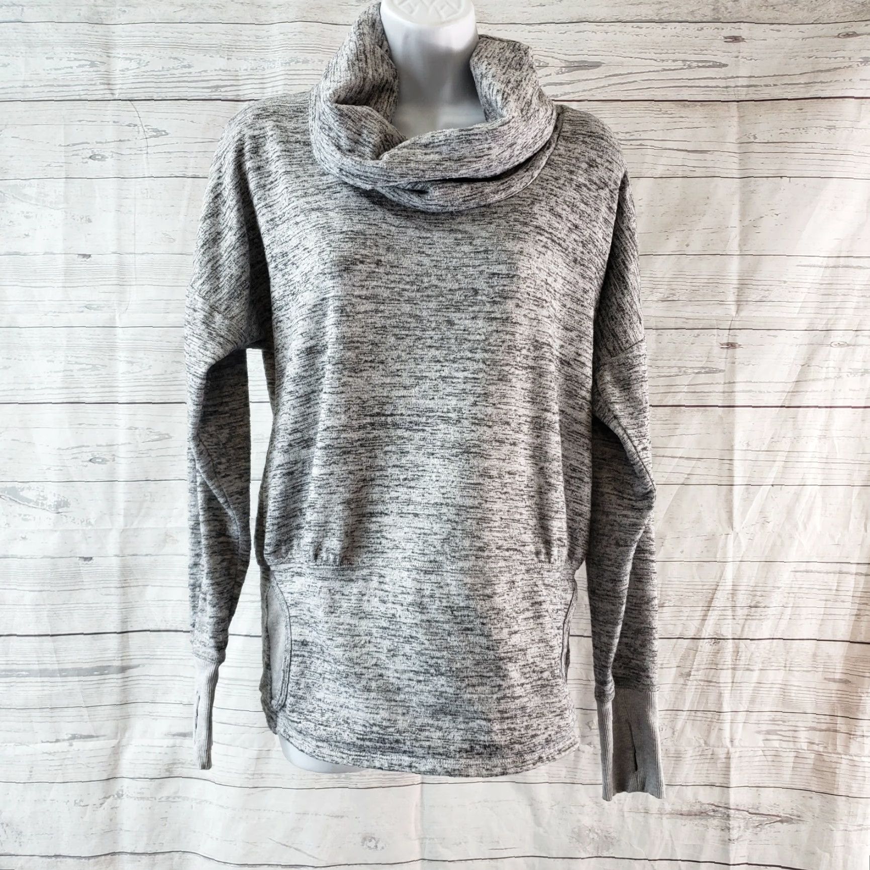 Athleta Athleta Womens Batwing & Robin Cowl Neck Sweatshirt Sz Small Gray Long Sleeve Size S / US 4 / IT 40 - 2 Thumbnail