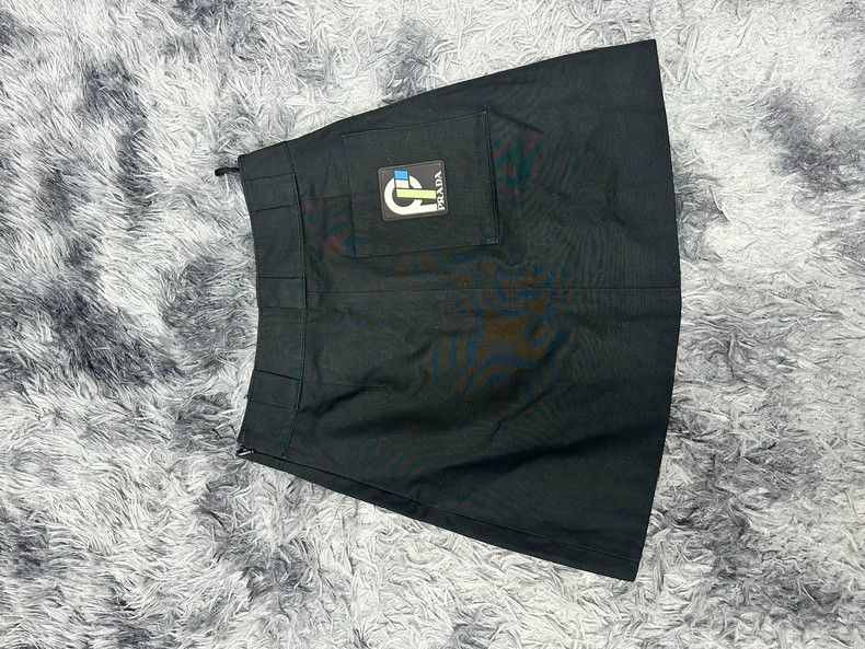 Prada Prada Women's shorts 2502-Nextarrow Size 37" - 2 Thumbnail