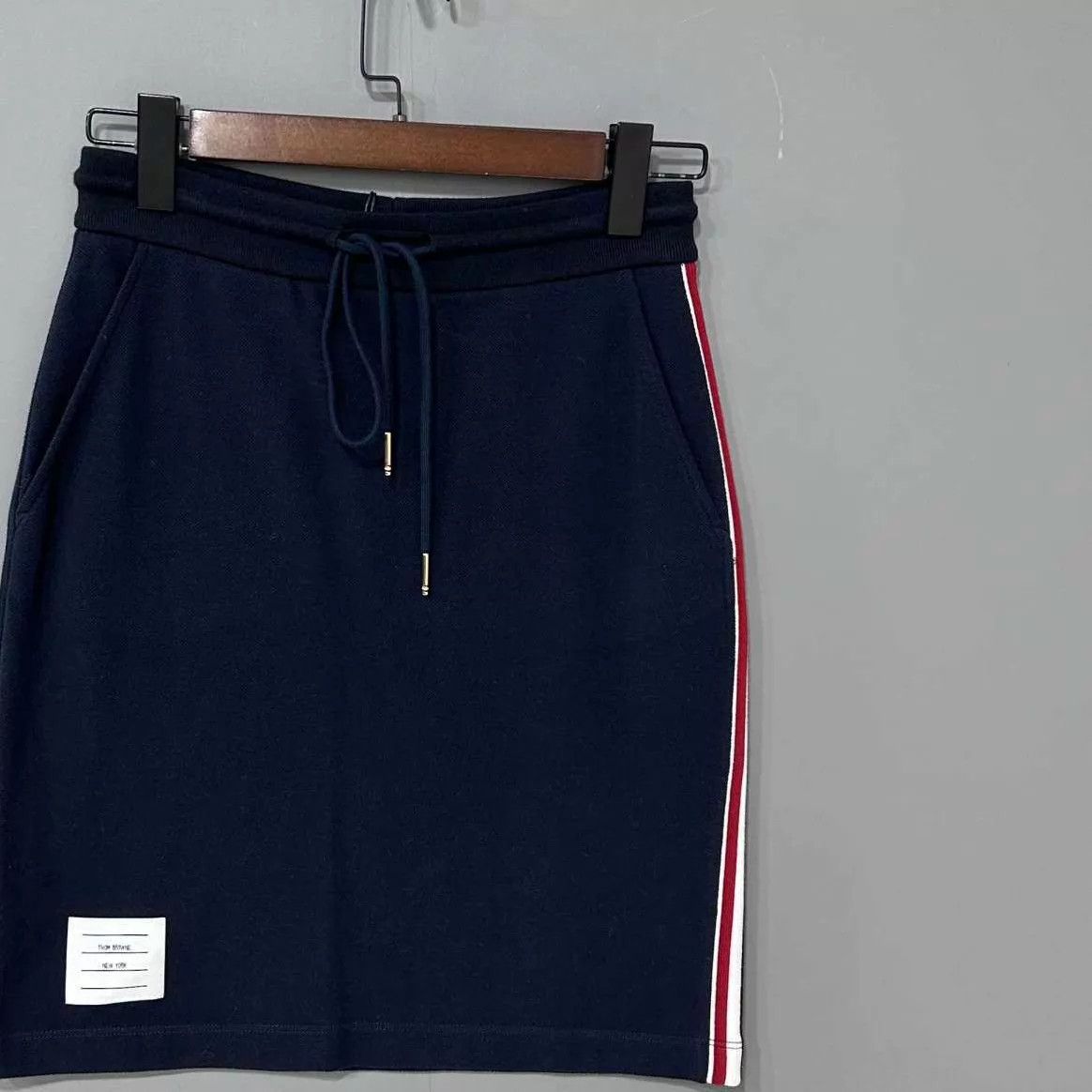 Thom Browne Thom Browne navy stripe skirt size 38 99 new Size 26" / US 2 / IT 38 - 2 Thumbnail