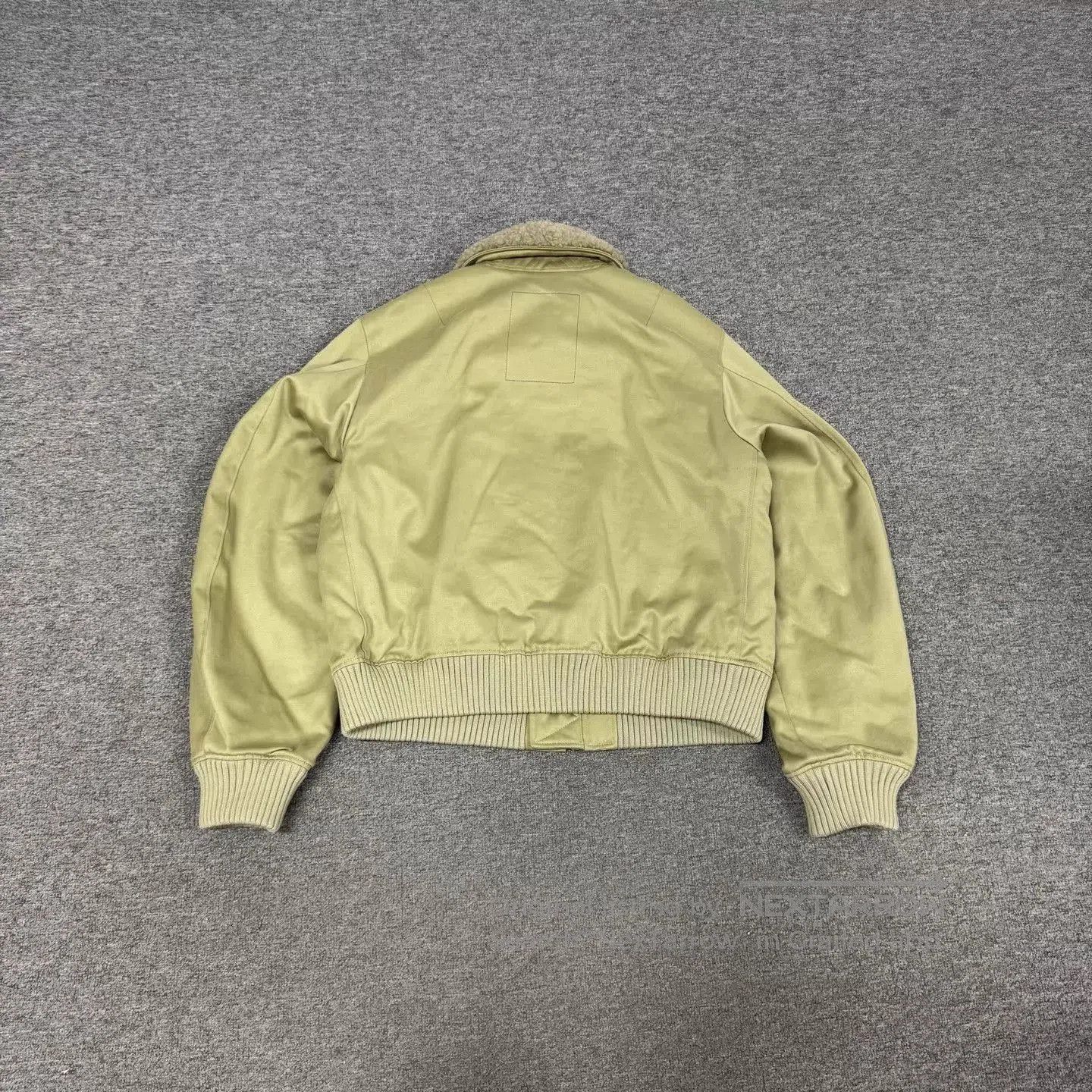 Burberry Green Bomber Jacket with Faux Fur Collar Size M. Size US M / EU 48-50 / 2 - 2 Thumbnail