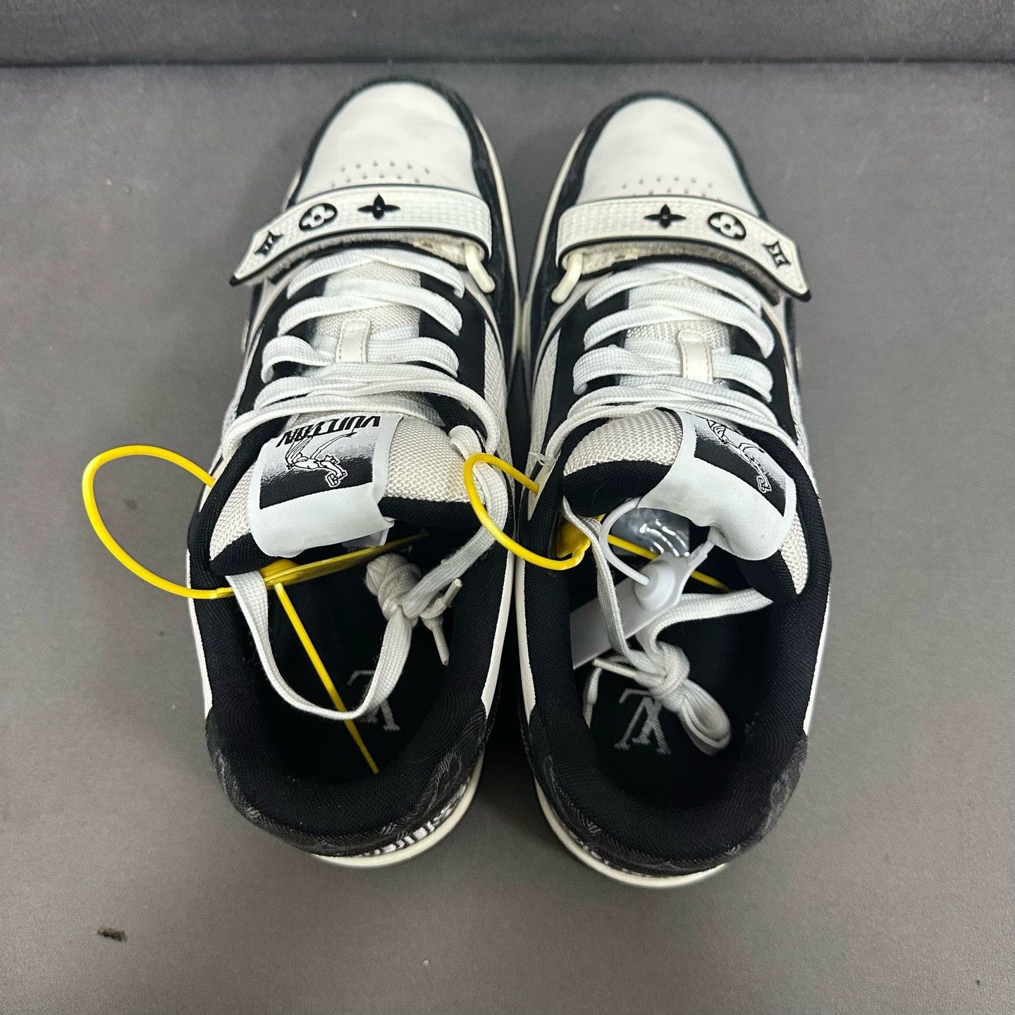 Louis Vuitton Size 42.5 / LV Trainer with straps, black and white Size US 9.5 / EU 42-43 - 3 Thumbnail