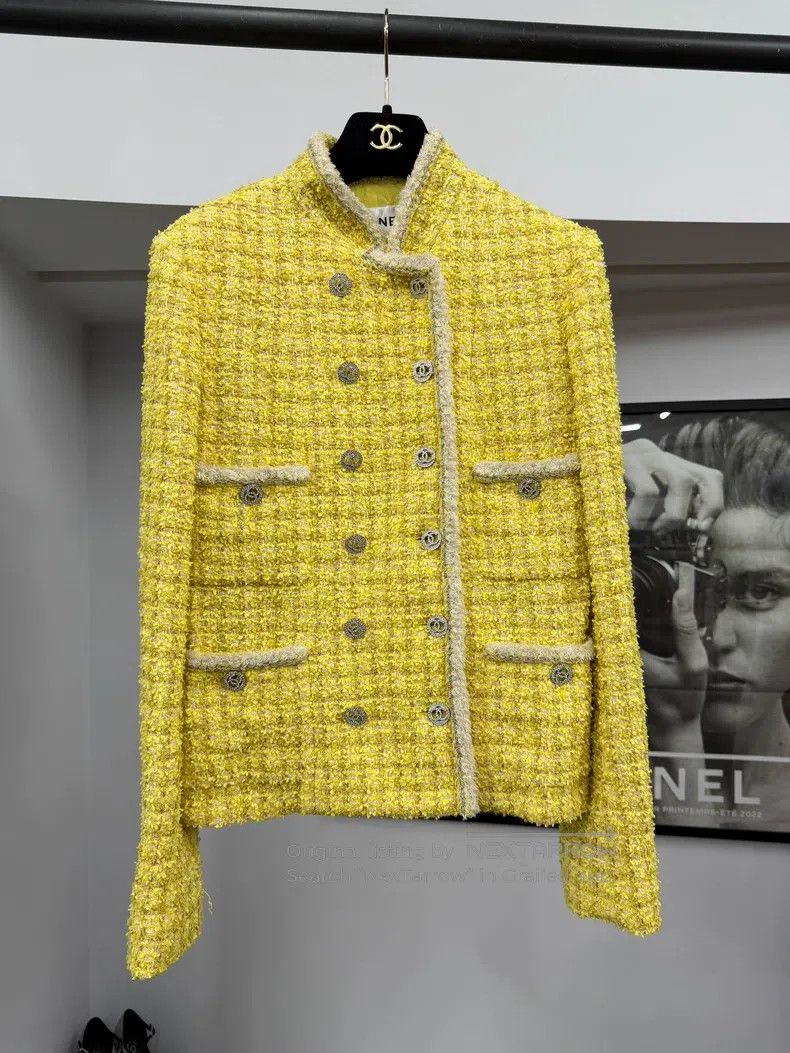 Chanel Chanel Goose yellow rhinestone buckle small stand-up colla Size XS / US 0-2 / IT 36-38 - 1 Thumbnail
