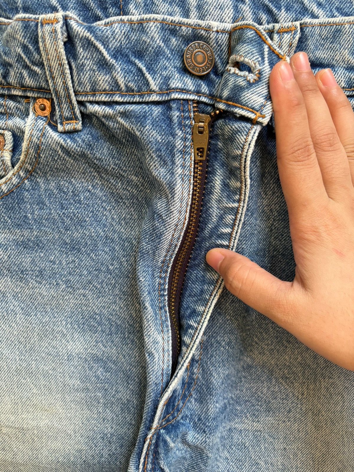 Levi's Vintage 90s Levis 505 Mud Wash Distress Ripped Loose Jeans Size US 33 - 3 Thumbnail