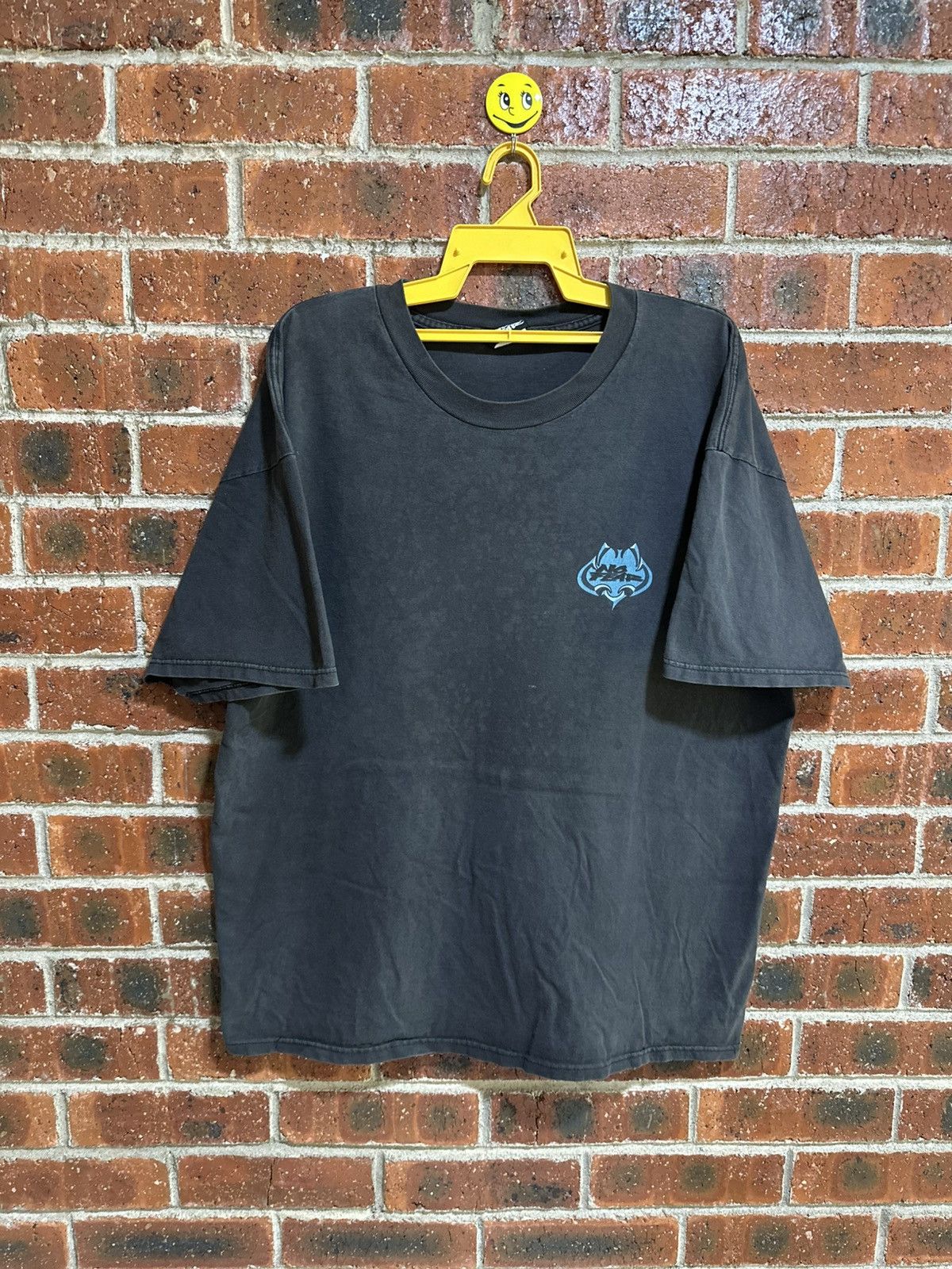 Vintage Vintage 90s Hawaiian Land Sharks Sun Faded Tee Size US L / EU 52-54 / 3 - 3 Thumbnail