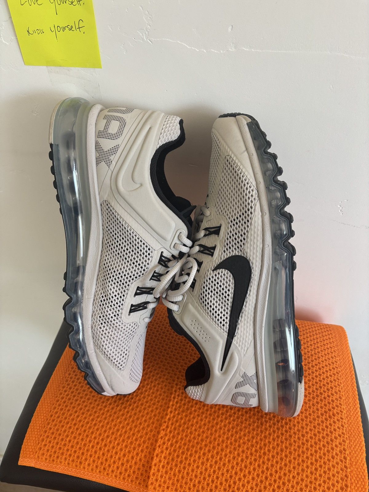 Nike Nike Air Max 2013 Light Bone 2023 Size US 9.5 / EU 42-43 - 4 Thumbnail