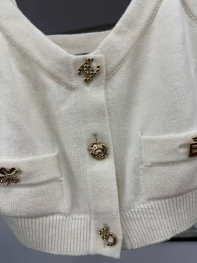 Chanel Chanel White multi-element badge sling top Size XS / US 0-2 / IT 36-38 - 2 Thumbnail