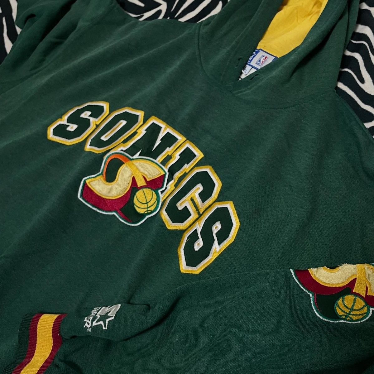Starter Vintage Starter Seattle Sonics NBA Hoodie Sweatshirt 90s Size US XL / EU 56 / 4 - 4 Thumbnail