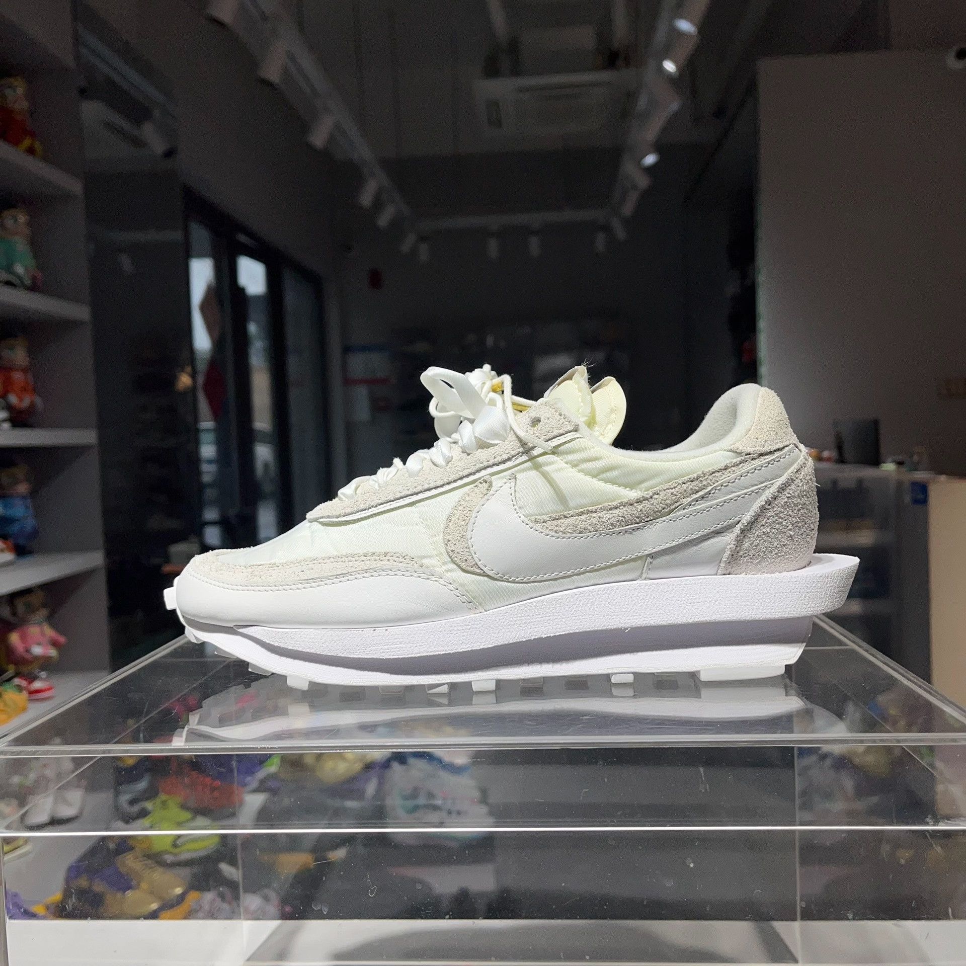 Nike Nike White Lowtop Sneakers 42 Men Size US 9 / EU 42 - 1 Thumbnail
