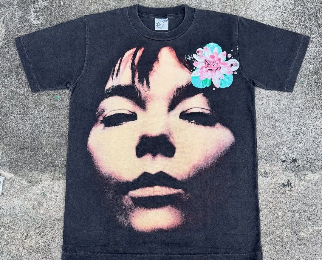 Band Tees Bjork Big Face Post Tour 1996 Size US XL / EU 56 / 4 - 1 Thumbnail
