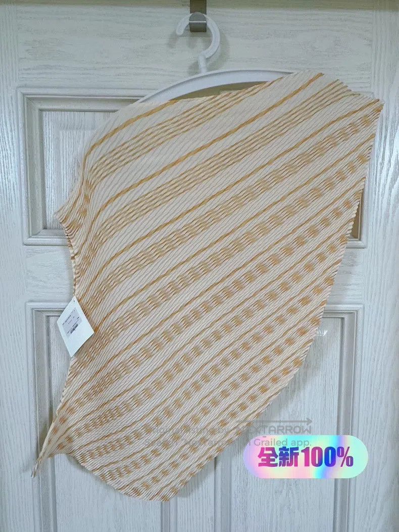 Issey Miyake Issey Miyake size:one size Small Fish Scale Sleeveless Asy Size XXS / US 00 / IT 34 - 1 Thumbnail