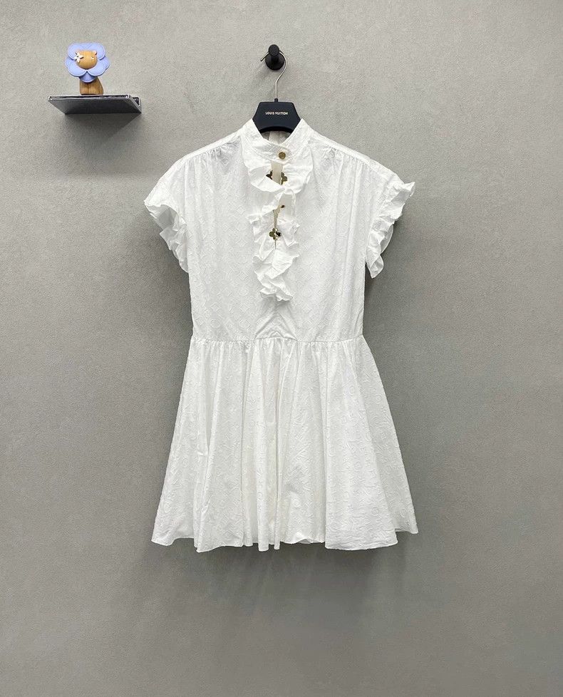 Louis Vuitton Louis Vuitton White dark flower dress 2503-Nextarrow Size XS / US 0-2 / IT 36-38 - 1 Thumbnail