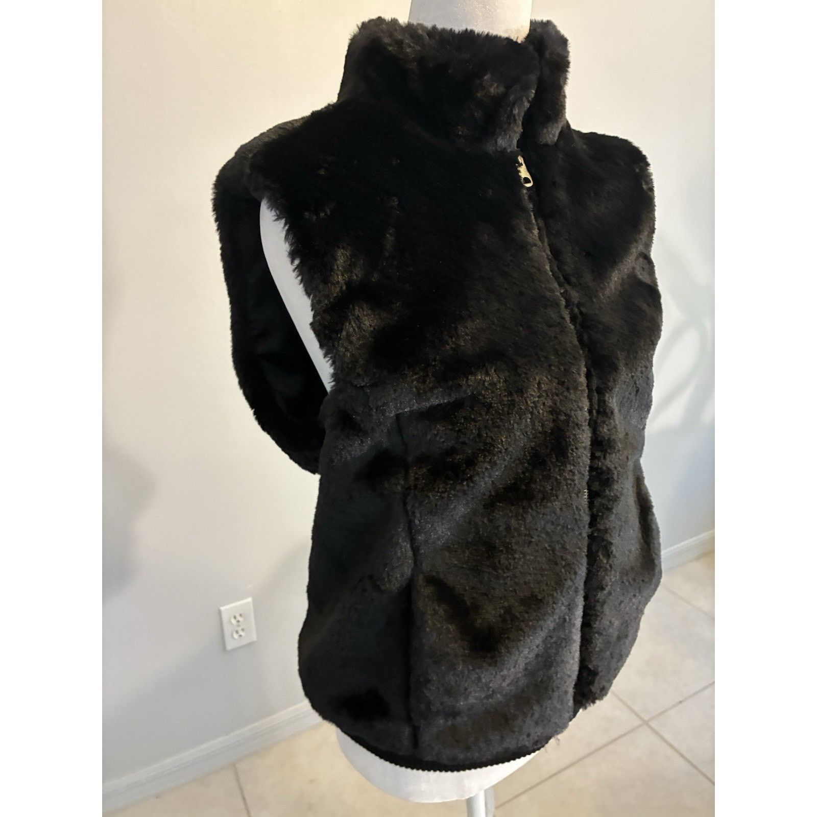 Talbots NEW Talbots Faux Fur Vest S Black Sleeveless Luxury Minimal Size S / US 4 / IT 40 - 13 Thumbnail