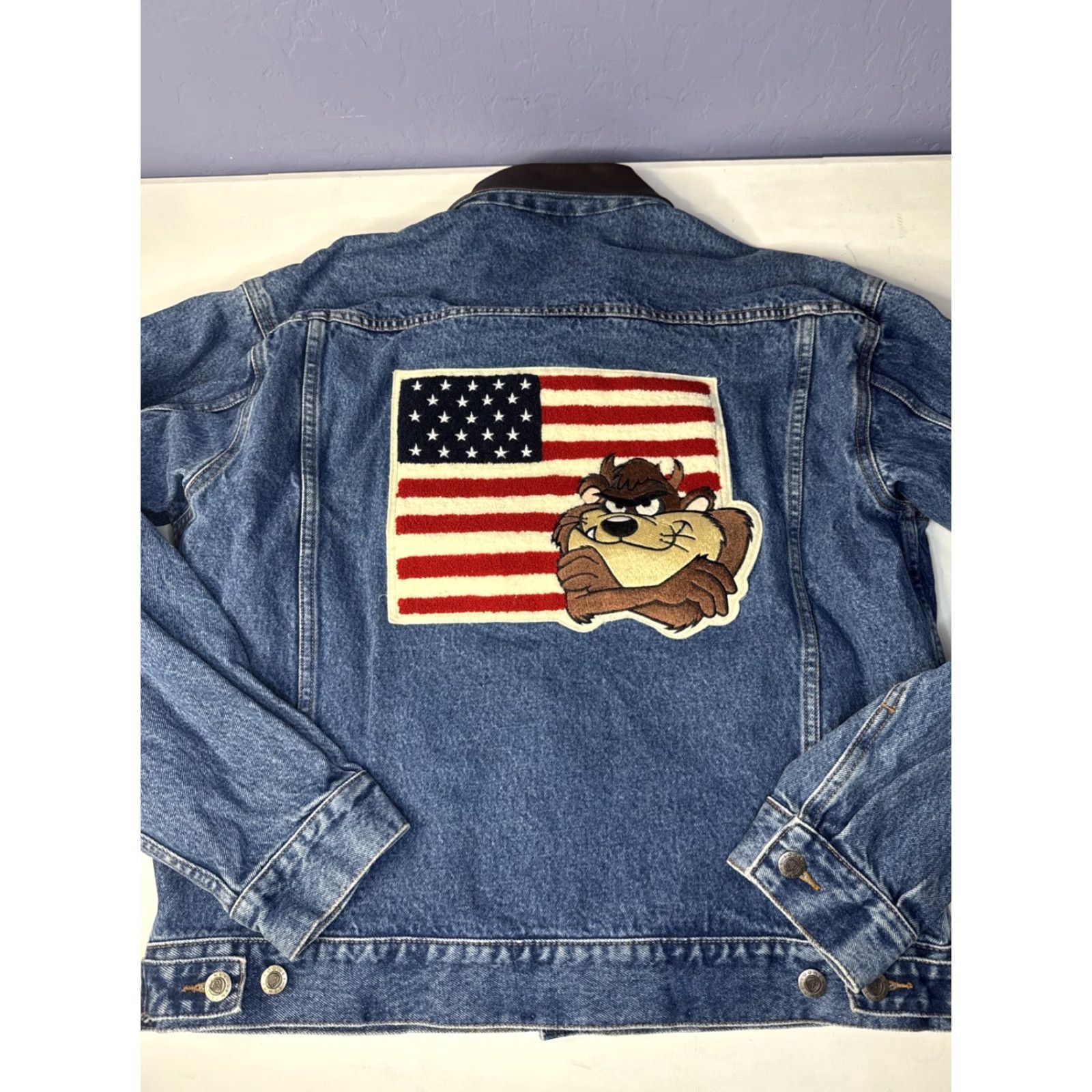 Vintage VINTAGE Warner Bros Denim Jean Jacket M US Flag USA 90s Taz Looney Tunes Mens Jacket Blue Cotton Bomber Style Size US 31 - 2 Thumbnail