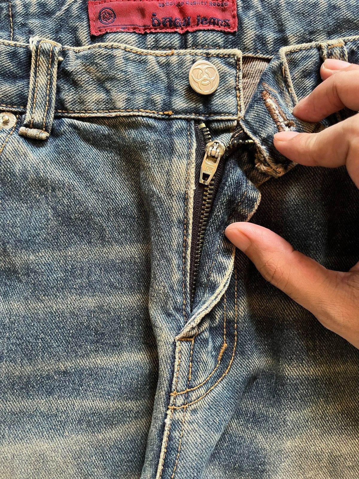 Japanese Brand SALES 🔥 Vintage Japanese Brand Rusty Wash Rip Loose Jeans Size US 32 / EU 48 - 3 Thumbnail