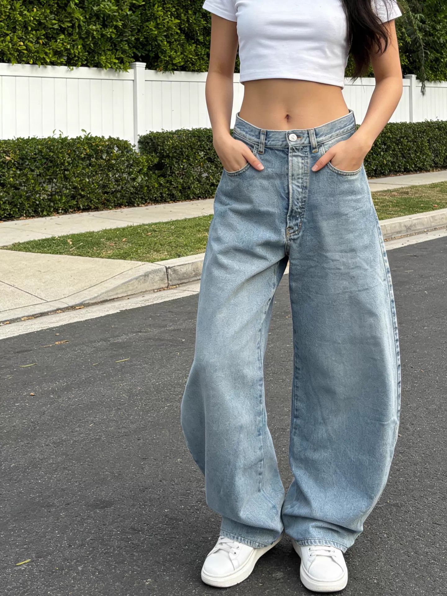 Alaia ALAIA High-Waisted Curved Leg Jeans 36 Light Blue Size 26" / US 2 / IT 38 - 1 Thumbnail
