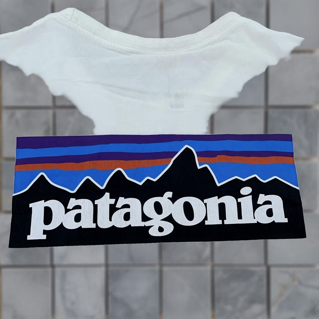 Patagonia Patagonia Shirt XS White Responsibili-Tee Logo Graphic Outdoors Mens Short Sleeve Crew Neck T-Shirt Cotton Polyester Size US XS / EU 42 / 0 - 1 Thumbnail