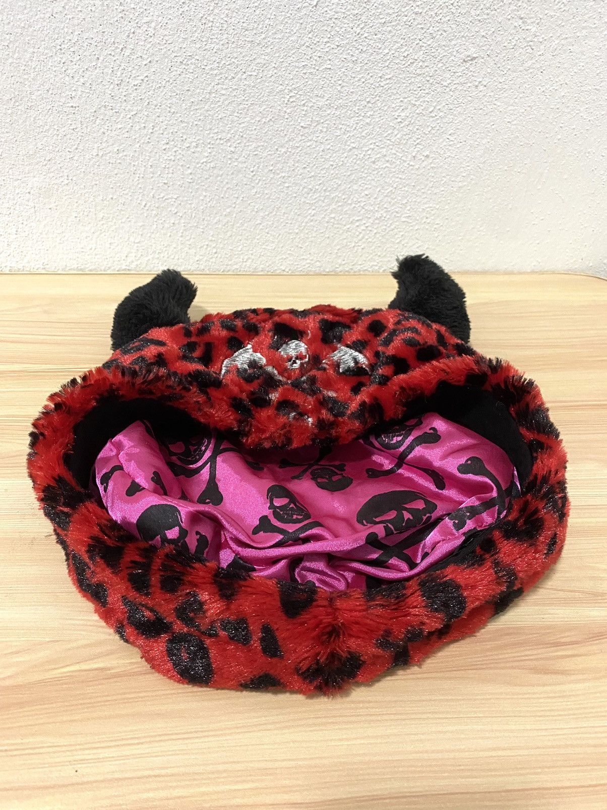 Super Lovers 🔥Archieves🔥Rare Gothic Punk Devil Horn Super Lovers Size ONE SIZE - 5 Thumbnail