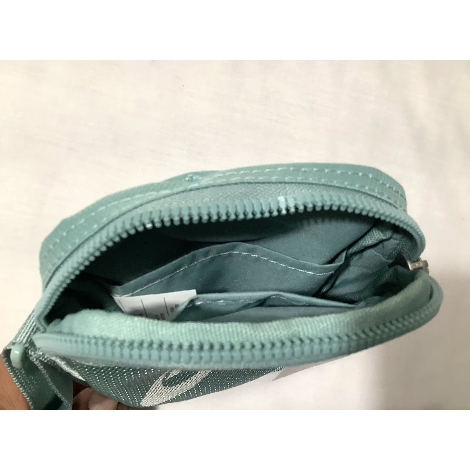Nike Nike Heritage Crossbody Bag Pouch Green Unisex Small Casual Travel Bag Mens Womens Girls Boys Size ONE SIZE - 4 Thumbnail