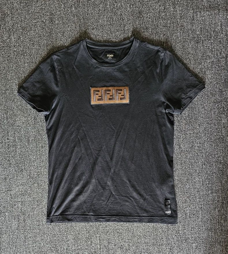 Fendi FENDI Black T-shirt, short sleeves, front FF old age embro Size US XS / EU 42 / 0 - 1 Thumbnail