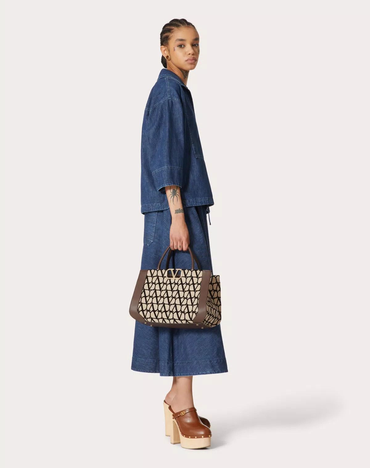 Valentino o1s1wg110625 Chambray Denim Midi Skirt in Medium Blue Size 32" / US 10 / IT 46 - 3 Thumbnail