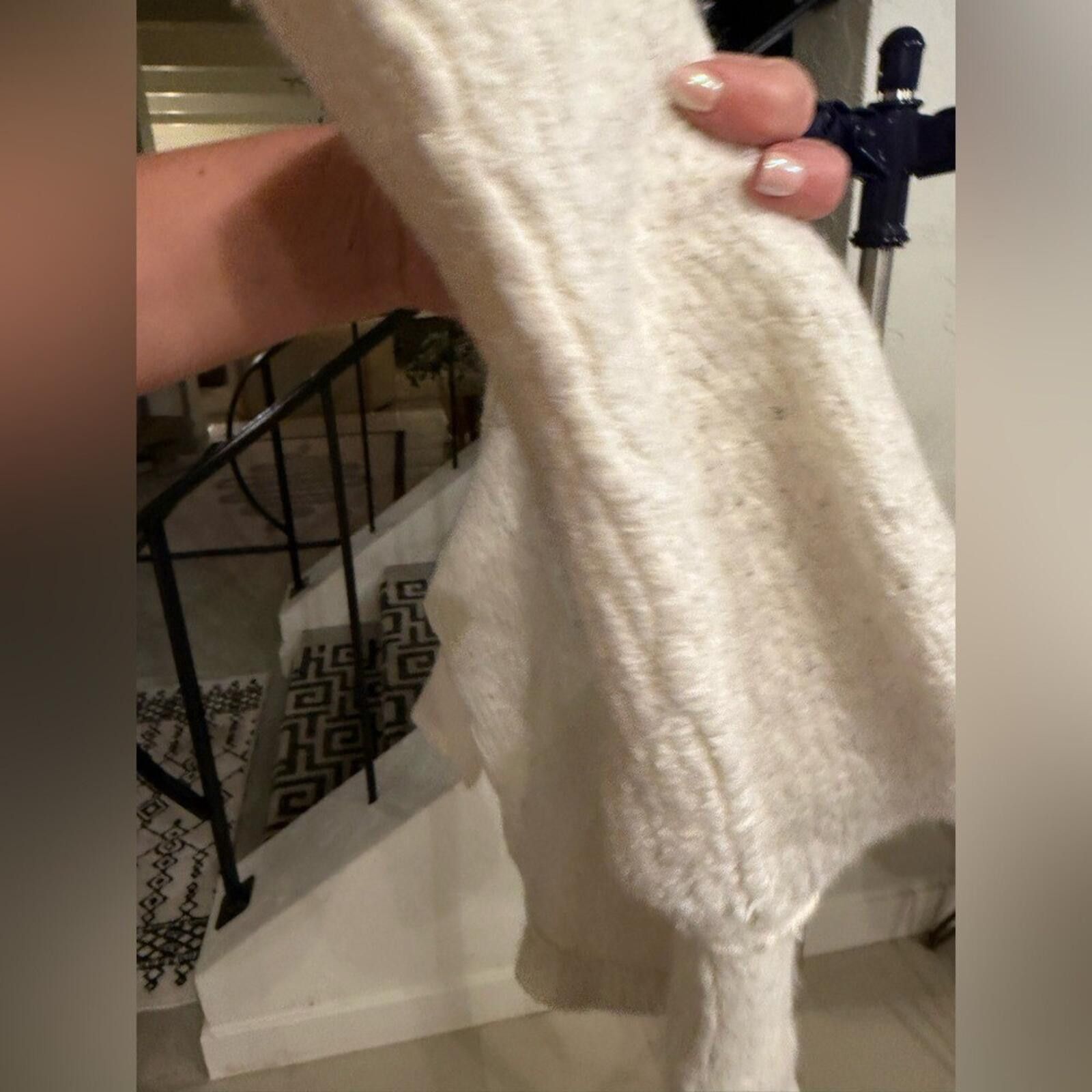 Free People Free People Ivory Cropped Structured Hem Wool Sweater Boxy M Size M / US 6-8 / IT 42-44 - 12 Thumbnail