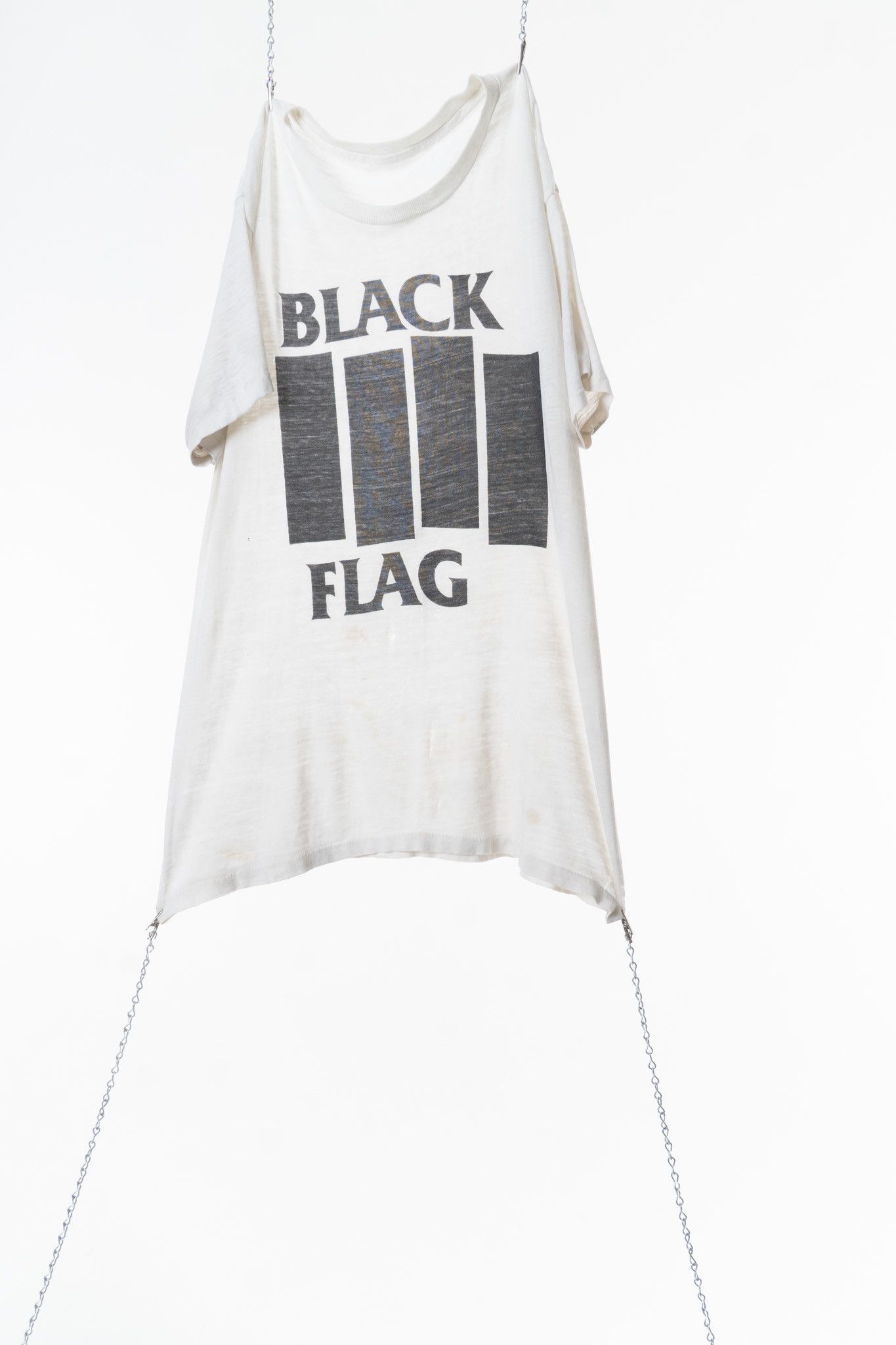 Vintage VINTAGE 1980s BLACK FLAG THRASHED BARS T-SHIRT Size US L / EU 52-54 / 3 - 5 Thumbnail