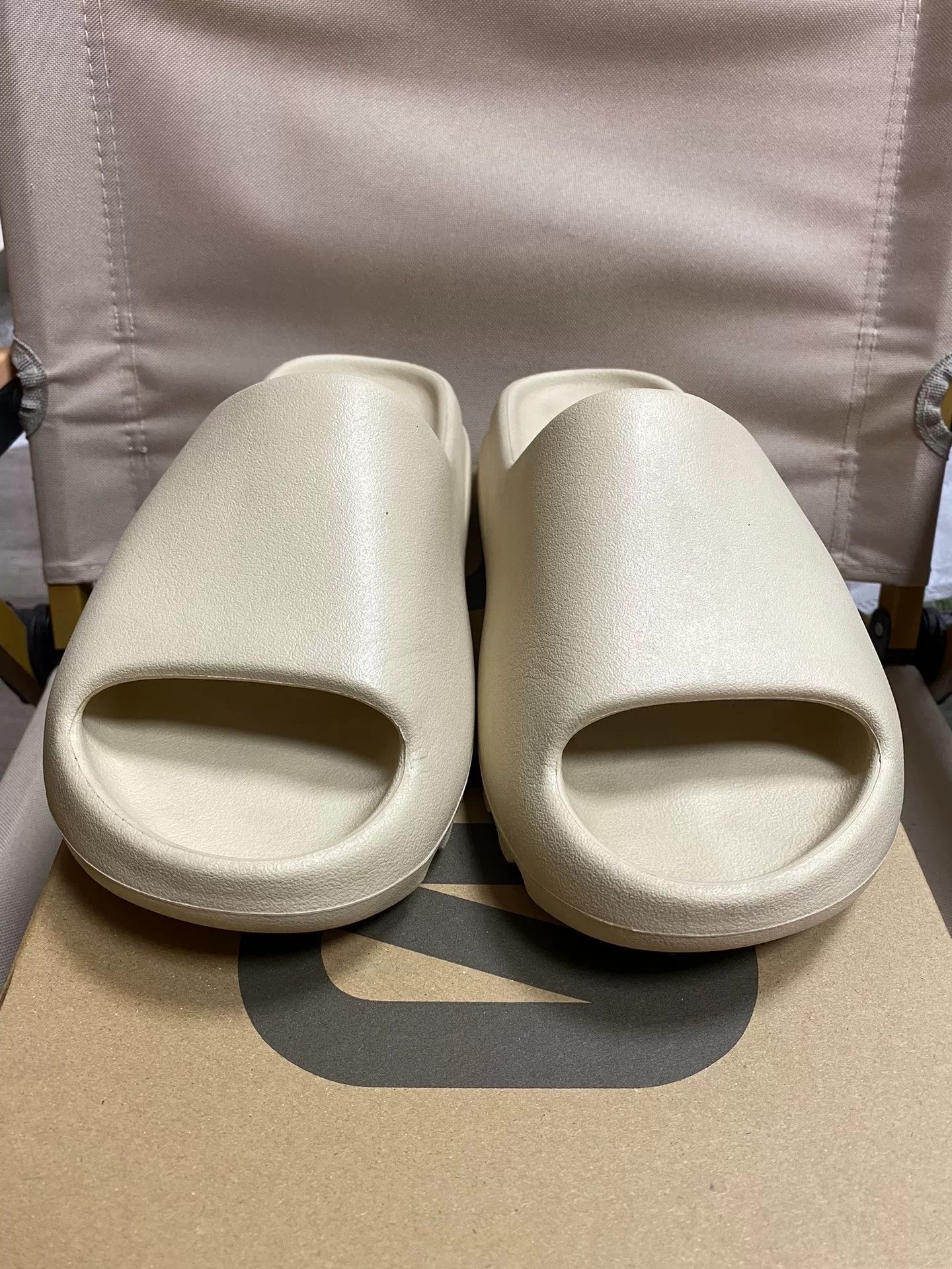 Yeezy Yeezy White Lowtop Sneakers 9 Men Size US 9 / EU 42 - 1 Thumbnail