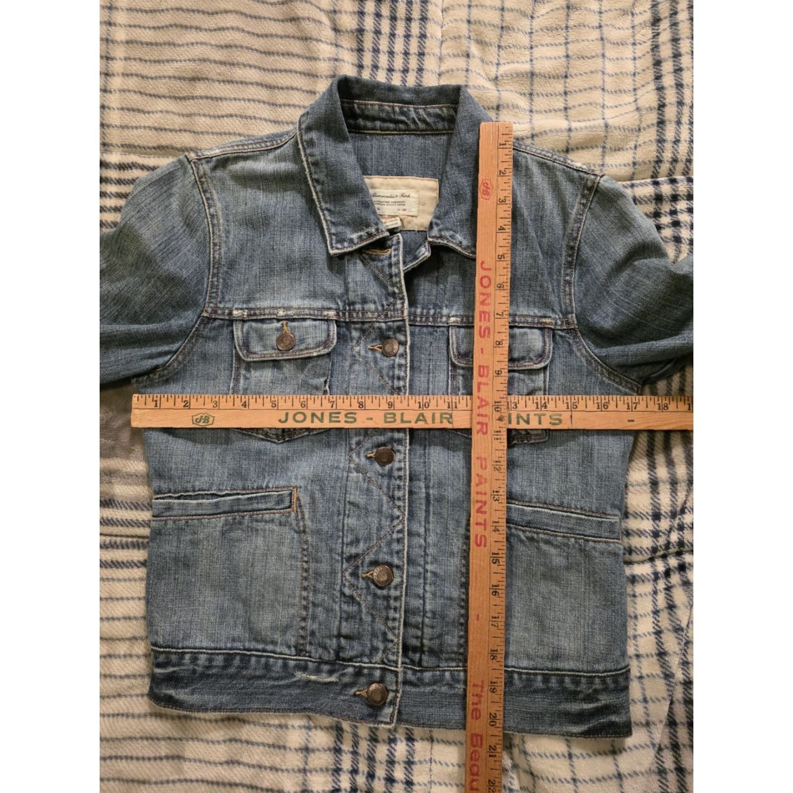 Abercrombie & Fitch VINTAGE Abercrombie & Fitch Women's Denim Trucker Jacket Short Cropped Blue Cotton Button Pockets Collared Casual, Travel, Party 90s Grunge Womens M Size M / US 6-8 / IT 42-44 - 7 Thumbnail