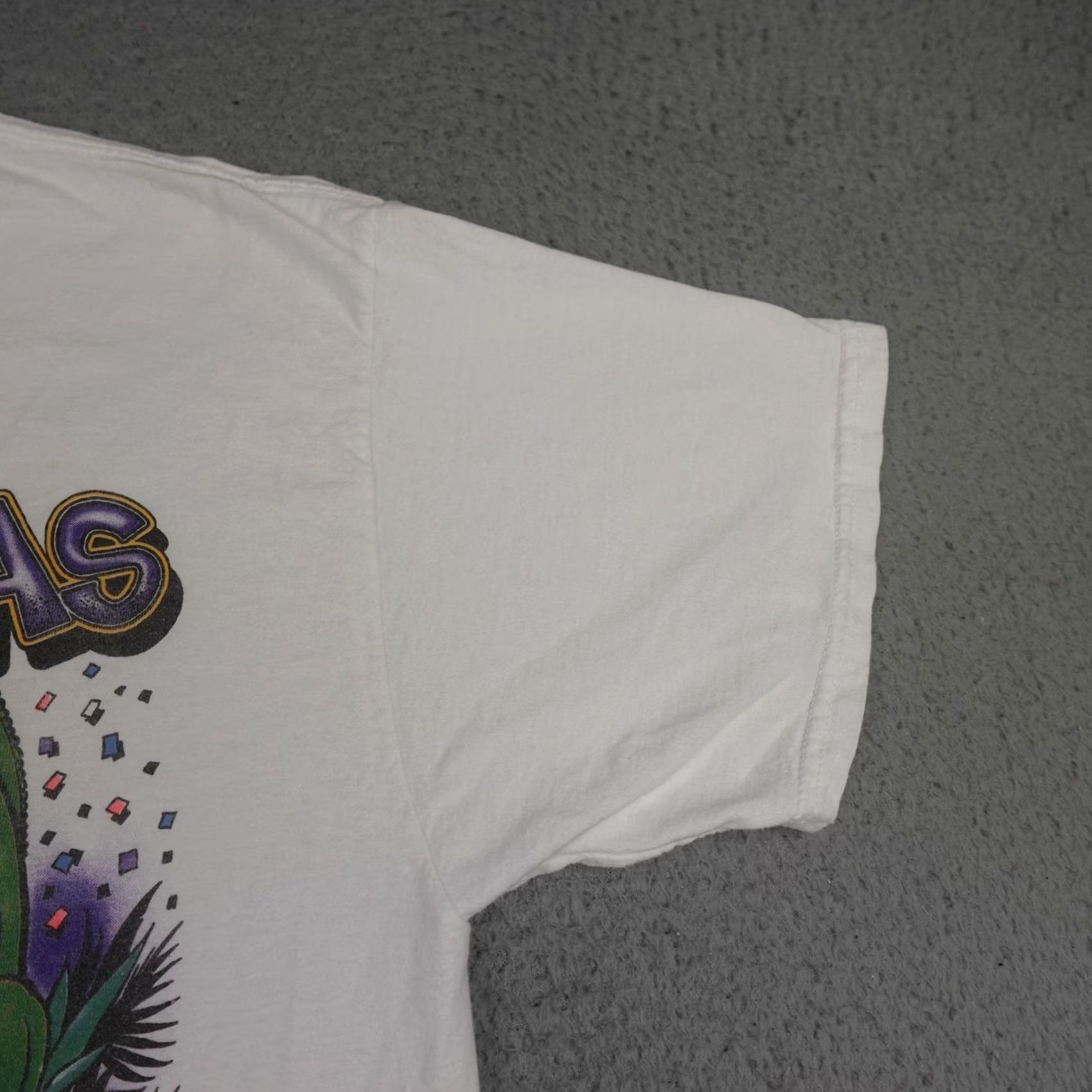 Tultex VINTAGE Mardi Gras Shirt Mens Large White Frogs Beads Festival Graphic 90s Tee Size US L / EU 52-54 / 3 - 7 Thumbnail