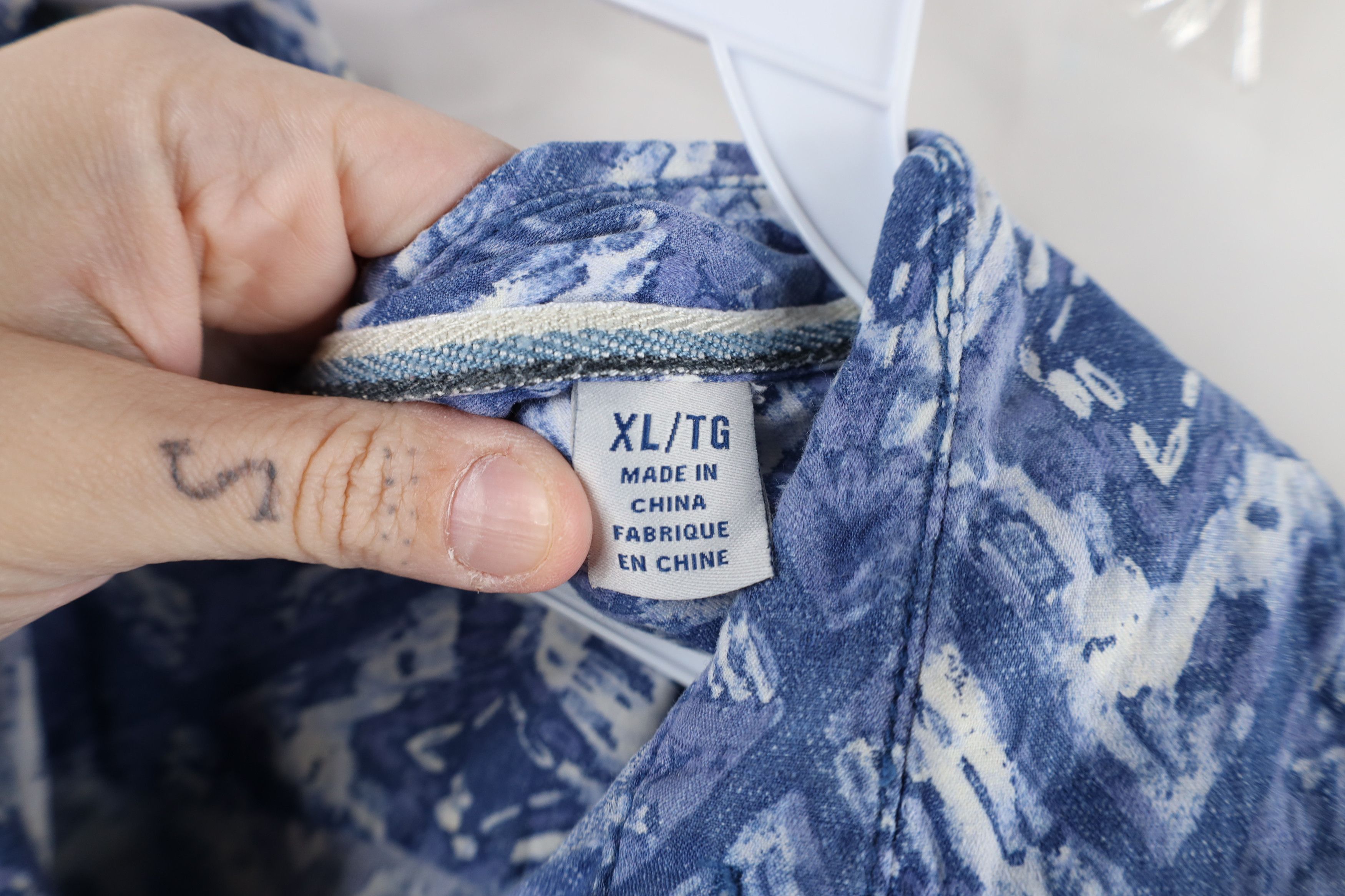 Tommy Bahama × Vintage Vintage Tommy Bahama Silk Blend Short Sleeve Button Shirt Size US XL / EU 56 / 4 - 9 Thumbnail