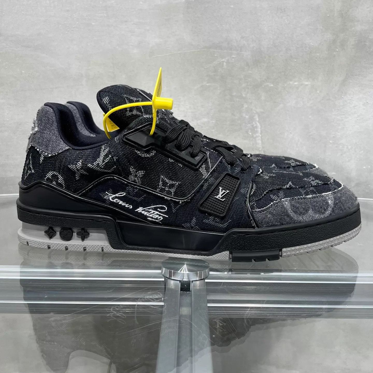 Louis Vuitton LV Trainer Black Distressed Denim UK8 42 Size US 9 / EU 42 - 4 Thumbnail