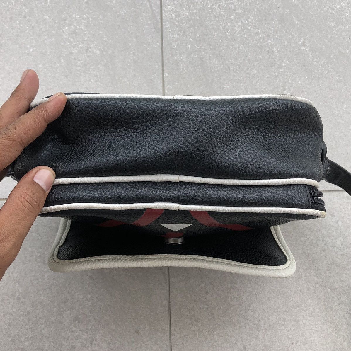 Guess SS19 GUESS Big LOGO embossed Leather Shoulder Bag Size ONE SIZE - 10 Thumbnail