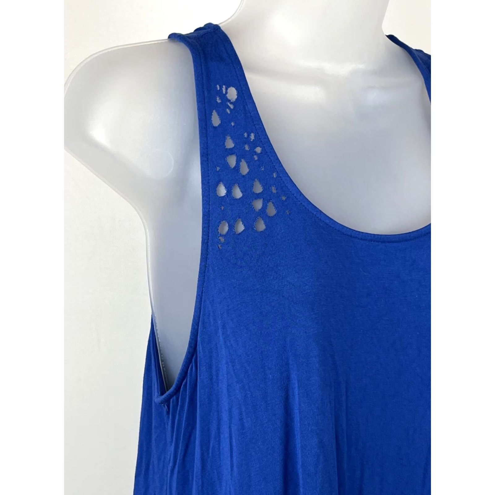 Vintage Carmen Marc Valvo Tank Top Womens L Blue Laser Cut Sleeveless Asym Hem Rayon Size L / US 10 / IT 46 - 4 Thumbnail