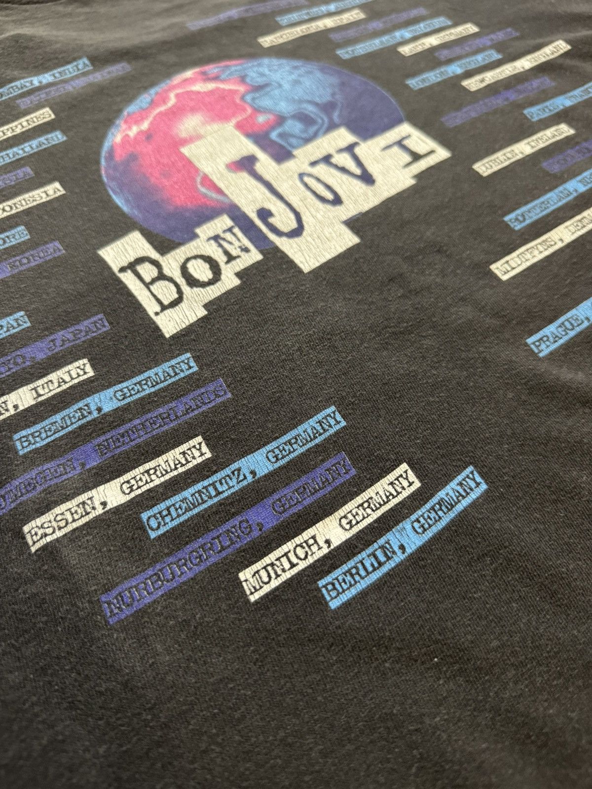 Band Tees VINTAGE 1994 BON JOVI WORLD TOUR BAND TEE FADED Size US L / EU 52-54 / 3 - 8 Thumbnail