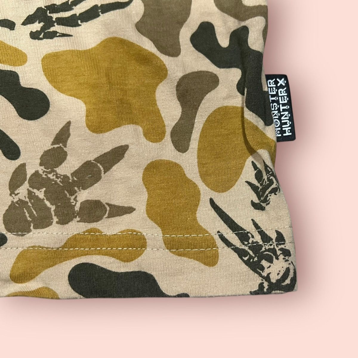 Anime × Jun Takahashi × Uniqlo RARE MONSTER HUNTER CROSS x UNIQLO FULL PRINTED CAMO SHIRTS Size US M / EU 48-50 / 2 - 6 Thumbnail